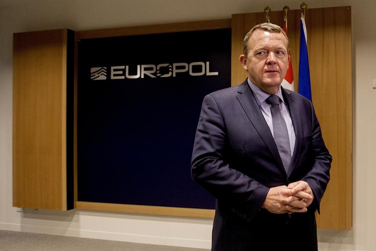 Lars Løkke Rasmussen vil ikke forholde sig til, om der skal være en folkeafstemning om Europol, hvis forhandlingerne om en parallelaftale med EU går i vasken. 