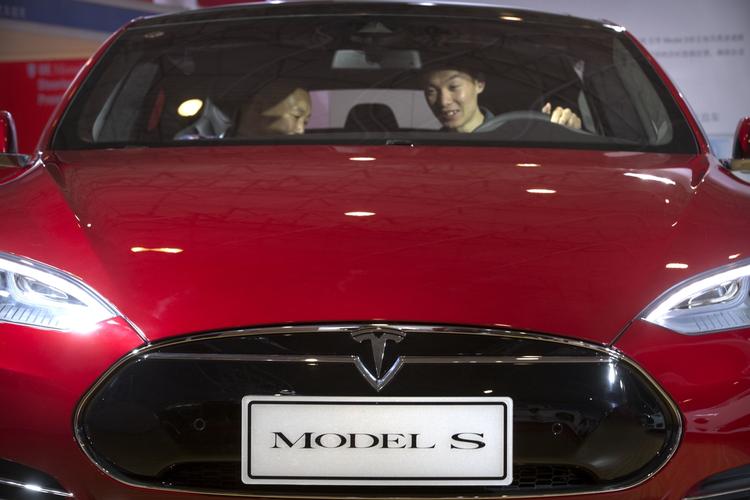 S. Teslas autopilot kommer under lup efter dødsulykke. Det er modellen S, der er tale om. 