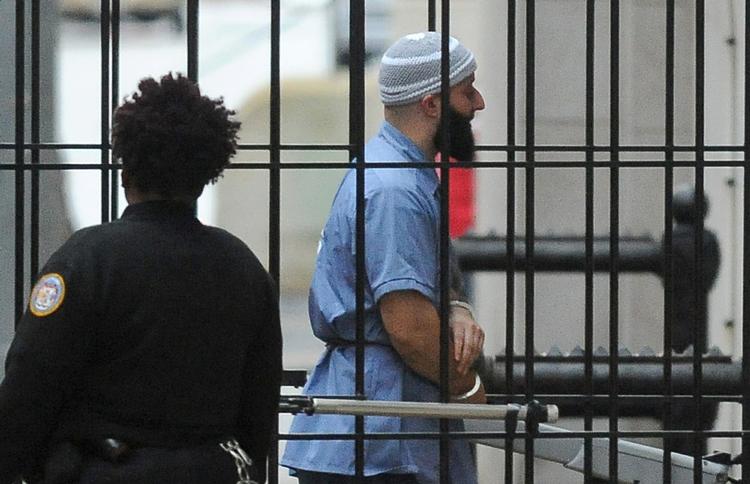 RETSSAG. Den morddøbte Adnan Syed har tilbragt 16 år I fængsel for mordet på hans gymnasium-ekskæreste. Nu bliver sagen genoptaget efter at millioner har lyttet til krimipodcasten ’Serial’ om sagen. 