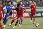 KONTROL. Alex Witsel (midt) og i baggrunden Eden Hazard bliver to vigtige spillere, når Belgien skal forsøge at styre kampen mod Wales. 