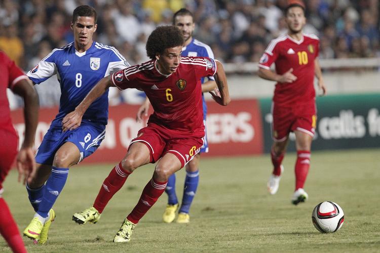 KONTROL. Alex Witsel (midt) og i baggrunden Eden Hazard bliver to vigtige spillere, når Belgien skal forsøge at styre kampen mod Wales. 