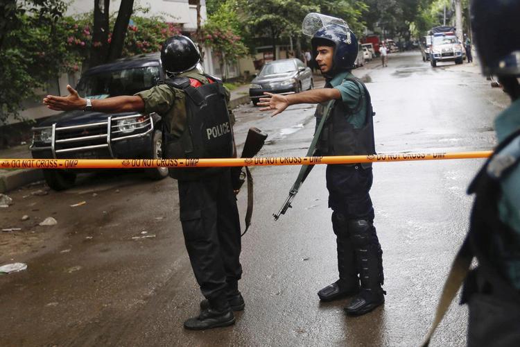 GIDSELTAGNING. Sikkerhedsstyrker har befriet en række gidsler på en café i Bangladesh' hovedstad. 
