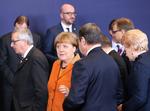 Union. Angela Merkel tilhører den del af EU, som gerne vil give Storbritannien betænkningstid i udmeldingsprocessen. Belgiens premierminister Charles Michel ser modsat gerne, at udmeldelsen effektueres hurtigst muligt. På billedet ses han placeret lige bag Angela Merkel under et EU-topmøde omhandlende immigrantkrisen i marts. 