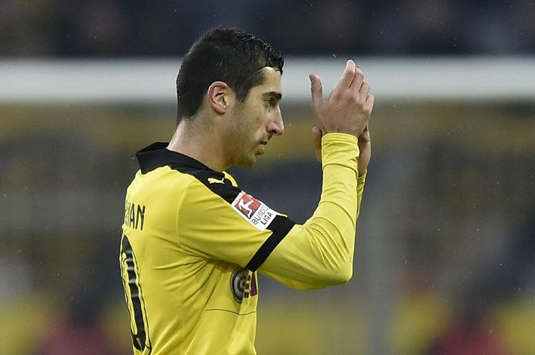 Klubskifte. Dortmunds stjernespiller, Henrikh Mkhitaryan skifter fra tysk fodbold til engelsk fodbold, hvor han fremover skal tørne ud for Manchester United. 