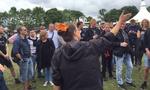 Tur. Fem rundvisere og 50 gæster fra Deloitte gik fredag eftermiddag en tur rundt på Roskilde Festival for at mærke stemningen og for at stå på Orange Scene. 