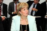 formandskamp. Viceenergiminister Andrea Leadman, der selv var tydelig Brexittilhænger under valgkampen og nu kandiderer til posten som formand for det konservative parti, mener, at Storbritanniens næste premierminister skal være tilhænger af at forlade EU. Dermed langer hun ud efter den nuværendde favorit til posten, Theresa May, der under valgkampen - i afdæmpet stil dog - kæmpede for at lade Storbritannien forblive i EU. 