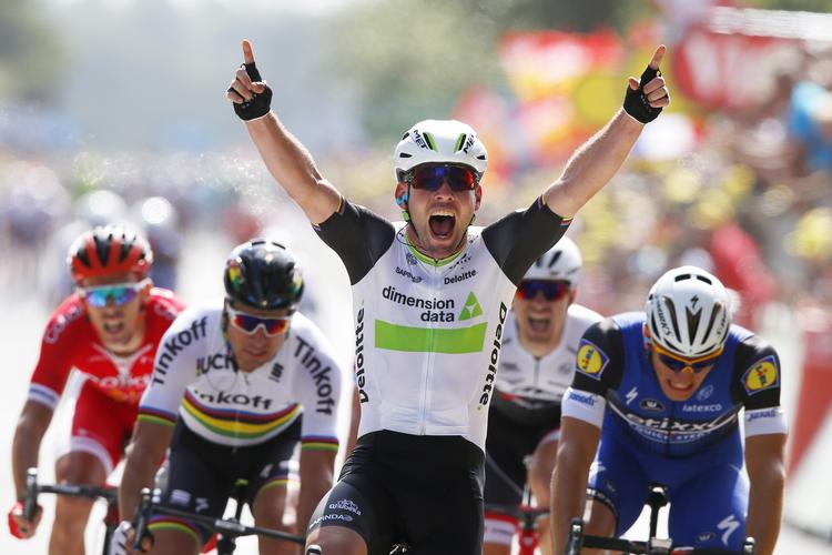 GULT. Trods masser af etapesejre i Tour de France er det i morgen første gang, Mark Cavendish skal køre i den gule førertrøje. 