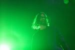 pop. Andrew Wyatt førte sig frem som en boheme og en charlatan med langt hår, bare fødder, Ray-Bans og forførende falset. 