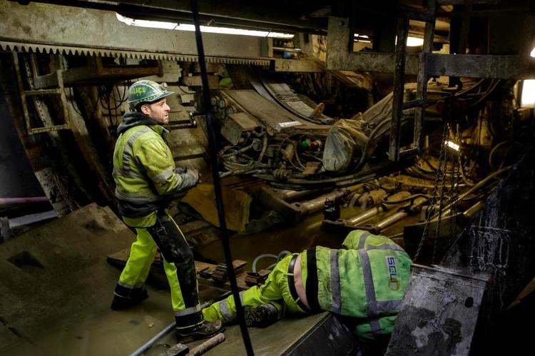 arbejdskraft. 3 procent af arbejdsstyrken i EU arbejder i et andet land end deres hjemland. Det har blandt andet metrobyggeriet i København nydt godt af. 