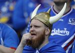 Tillykke. Politikens fodboldredaktør, Søren Olsen, lykønsker Islands spillere og tilhængere med en stor præstation ved EM, hvor holdet røg ud i kvartfinalen. 