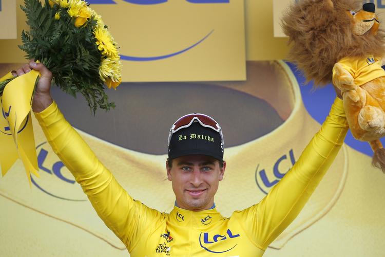 TRØJESAMLER. Hvis Peter Sagan mister den gule trøje, kan han iklæde sig den grønne pointtrøje - eller den regnbuefarvede VM-trikot. 