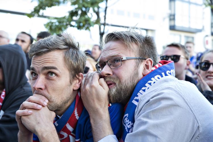 Fædrelandskærlighed. Uanset om man ser EM, Wimbledon eller Tour de France handler det om at identificere sig med sine helte, dyrke fællesskabsånden og leve sig ind i de store fortællinger. 