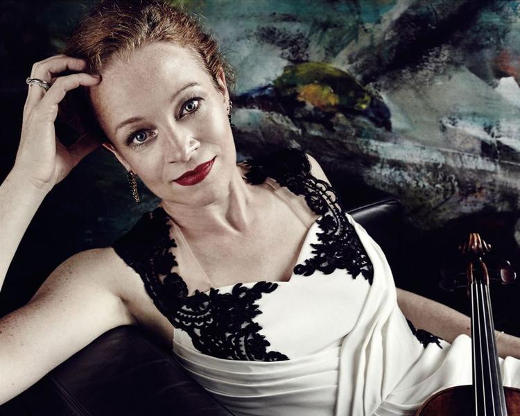 Anmelderfavorit. Den tyske violinist Carolin Widmann kan opleves til kammermusikfesten på Oremandsgaard. 