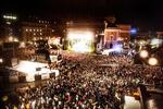 MENNESKEMYLDER. Svenske piger og kvinder skal kunne gå til festivaler og koncerter uden at blive udsat for seksuelle overgreb, kræver regeringen efter en bølge af anmeldelser fra denne weekends festivaler. Arkivfoto fra koncert i Stockholm. 