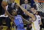 KLASSE. Kevin Durant (tv.) har i årevis været en af NBA's største profiler. Nu vil han udvikle sig og blive endnu bedre. 
