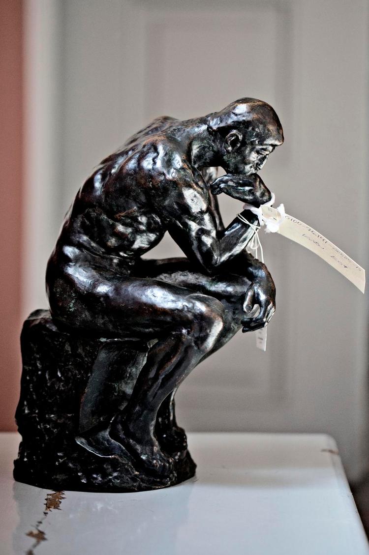 Grubletid. Er det bevist, at de tre tiltalte ville sælge denne falske bronzeskulptur? Det er det, dommerne i sidste ende skal tage stilling til i sagen om den falske Grubler. Den beslutning udsatte de i går til 4. juli. 