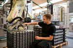 Jobmulighed. I 1999 blev Bila ene forhandler af robotter fra japanske Kawasaki, og siden er det gået stærkt for firmaet i Nykøbing Mors. Lige nu mangler Bila mindst seks mand. 
