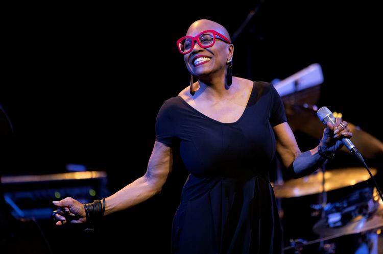 Karismatisk. Dee Dee Bridgewater tager sig godt af sine gæster, når hun gør det, men gjorde det lidt for lidt. 