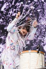 underrepræsenteret. Nanna Bryndís Hilmarsdóttir fra islandske Of Monsters and Men var en a blot to kvinder på dette års Tinderbox. Nu vil danske musikorganisationer igen kortlægge kønsbalancen i branchen. 