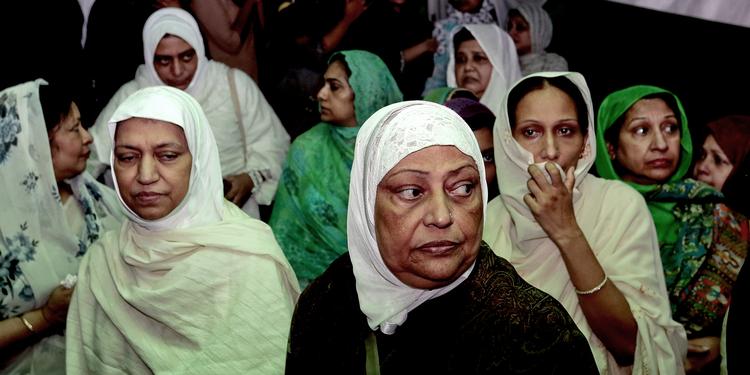 Økonomi. Terrorangrebet i Bangladesh kan gå ud over det fattige lands tøjindustri, hvis udenlandske firmaer trækker sig ud. 