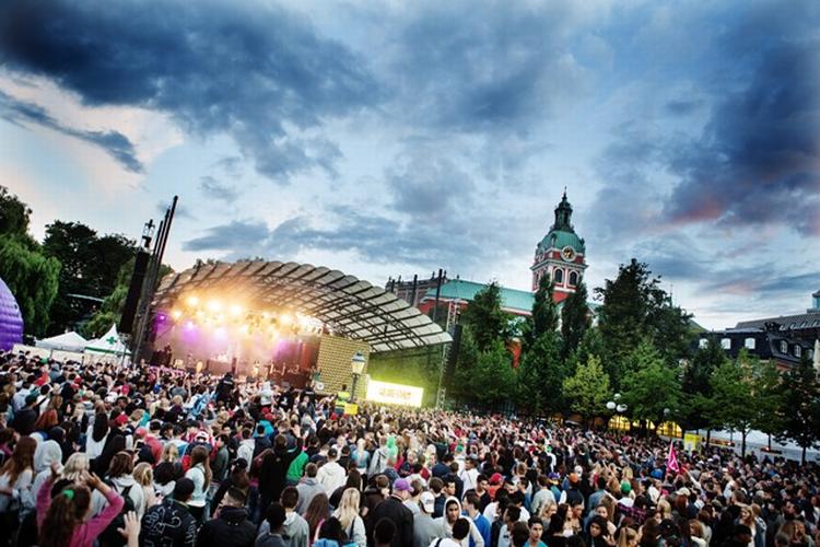 SIKKERHED. Svensk politi vil have kampagner og bedre sikkerhed ved festivaler for at standse overgreb mod piger og kvinder. 