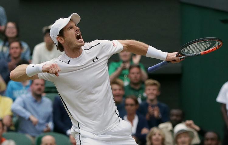 Sådan. Andy Murray er ganske godt tilfreds med at være i semifinalen i Wimbledon. 