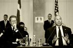 Politik. Udenrigsminister Colin Powell fra USA besøgte i 2004 Frederiksberg Gymnasium sammen med udenrigsminister Per Stig Møller. 