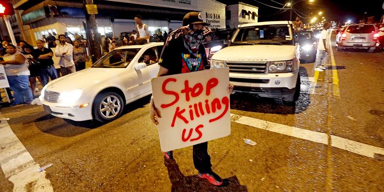 OPRØR. Demonstration på det sted hvor Alton Sterling tirsdag blev slået ihjel af politiet. 