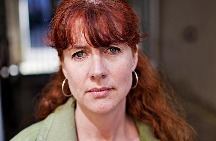 Tiltalt. Lise Bondesen er nu chefredaktør på avisen.dk. Om brugen af tys-tys-kilden på Se og Hør har hun skrevet: »Det vidste jeg godt, og det benyttede jeg mig af«. 