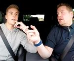 KEMI. Justin Bieber (tv.) viser nye sider af sig selv i James Cordens 'Carpool Karaoke'. Klippet ligger på Youtube med mere end 86 millioner visninger. Foto: CBS 