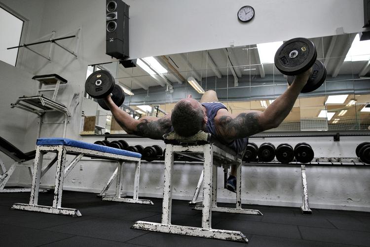 FÆRDIG. Nu er det snart slut med at styrketræne i de danske fængsler. Personale og indsatte frygter mere doping og ballade. 