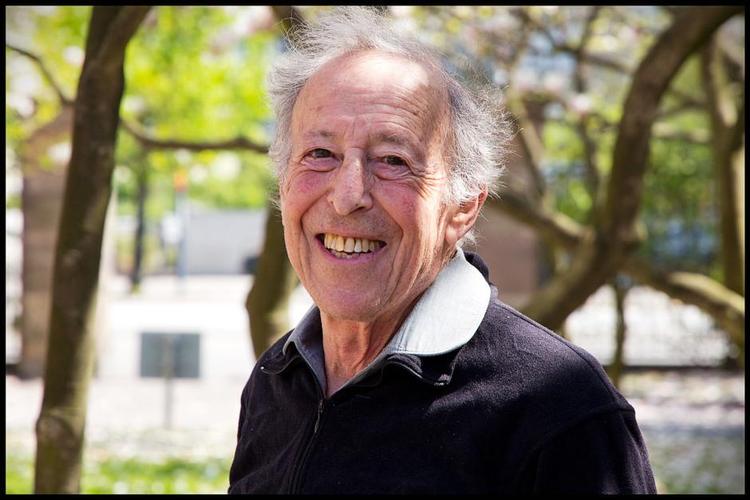 Aktiv. Ben Mottelson gik officielt på pension i 1994, men han kommer stadig dagligt på Niels Bohr Instituttet, hvor han aktivt følger med i forskningen. 