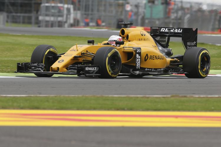 HELDIG. Der skulle en del diskussioner til, før Kevin Magnussen lørdag kom videre til anden kvalifikationsrunde på Silverstone. 