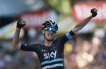 SKÅL. Briten Chris Froome havde i hvert fald noget at fejre, da han lørdag lagde alle rivaler bag sig og tog den gule trøje. 