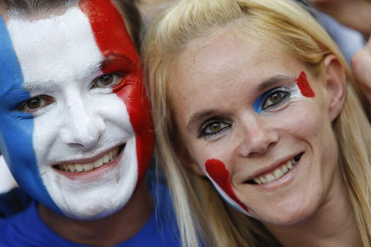 Finaleklar. Tilskuerne er på plads i Paris. Nu mangler bare de to hold. 