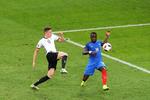 FORSVAR: Bacary Sagna (Frankrig) 