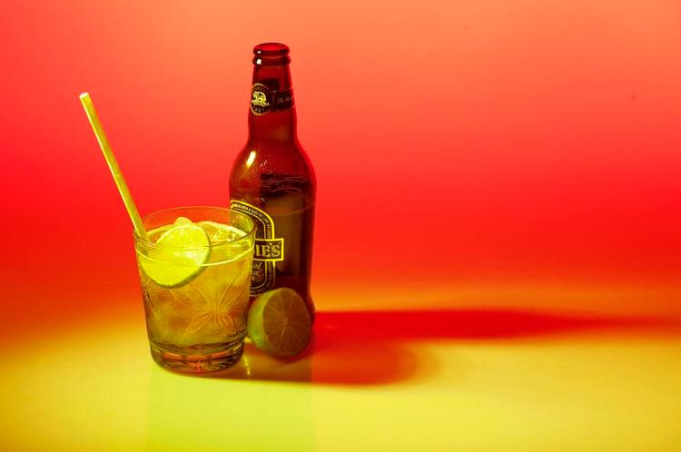 GINGER. Den minder mere om en øl – og den opfører sig, som om der er alkohol i. Den får point for at skille sig ud, lyder en smagsdommers bud på Crabbies Ginger Beer, der er en af de tre ingefærøl, der får fire tjektegn. 