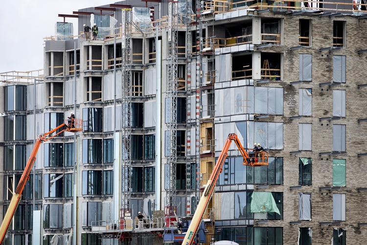 Projektbyg. Der bliver bygget på livet løs blandt andet på Islands Brygge i det indre København, hvor boligerne bliver solgt til rekordhøje priser lang tid inden de er bygget færdig. 