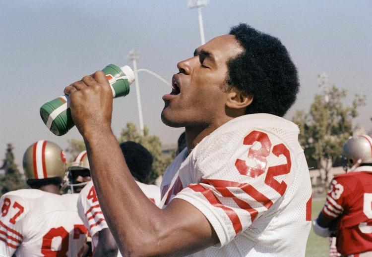 JUICE. 'The Juice' - det var O.J. Simpsons øgenavn, selv om hans initialer intet har med pressede appelsiner at gøre. O.J. står for Orenthal James. 