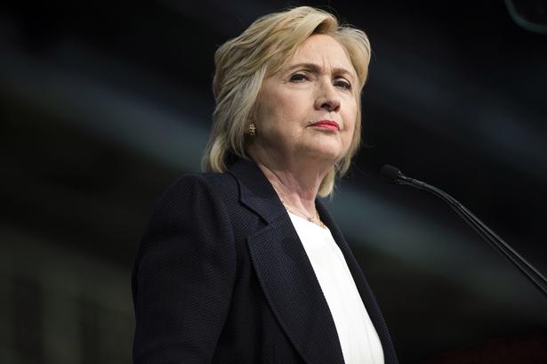 Hillary Diane Rodham Clinton er født 26. oktober 1947. Her er hun fotograferet ved et møde i Philadelphia i 2016. Vælges hun som præsident, vil hun være den første kvinde og den andenældste præsident i USA's historie. 