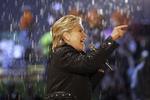 Daværende præsidentkandidat Hillary Clinton taler ved et vælgermøde. 19 April 2008. 
