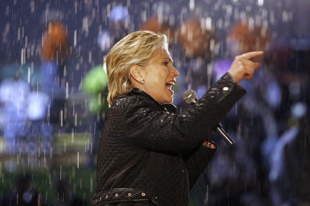 Daværende præsidentkandidat Hillary Clinton taler ved et vælgermøde. 19 April 2008. 