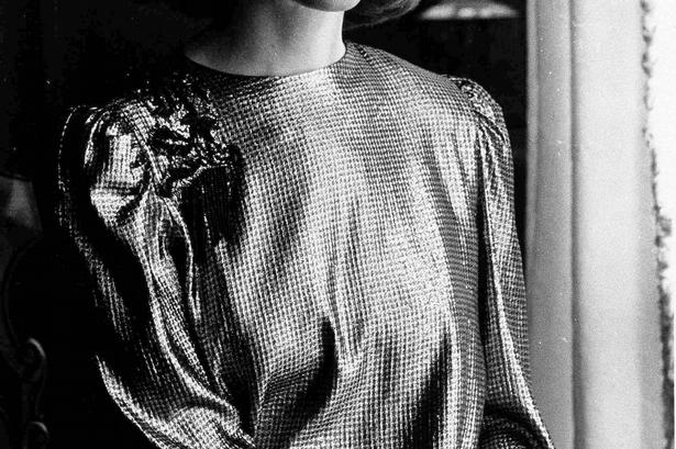 Arkansas førstedame, Hillary Clinton, på vej til bal i anledning af hendes mands genvalg som guvernør i 1985. 