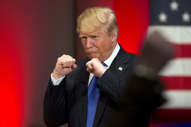 Præsidentkandidat Donald Trump poserer ved et møde på  Drake University in Des Moines, 28 januar 2016. 