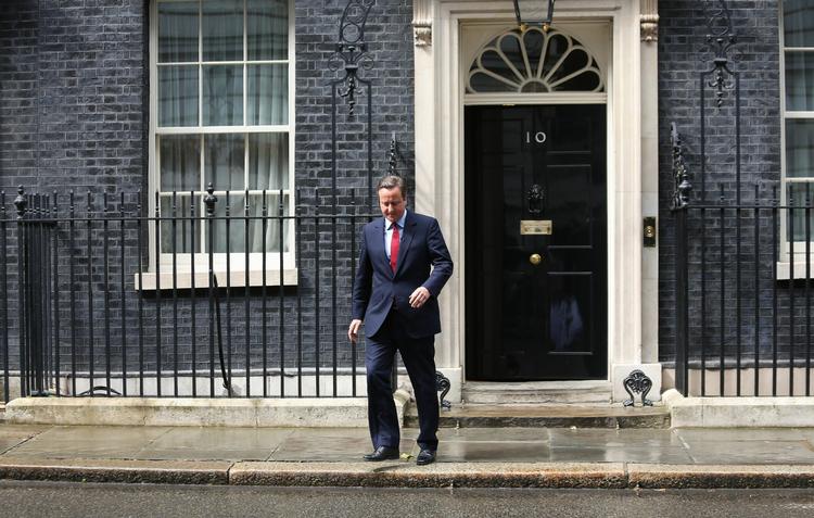 Klagesang? De få toner, Cameron nynnede foran døren til Downing Street 10, har inspireret en hel masse elskere af musik og internettet. 
