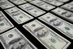 INDHUG. Uden varsel kan din dollarbeholdning på kreditkortet skrumpe, hvsi du rejser i USA. Det er hotellerne, der lægger beslag på pengene 
