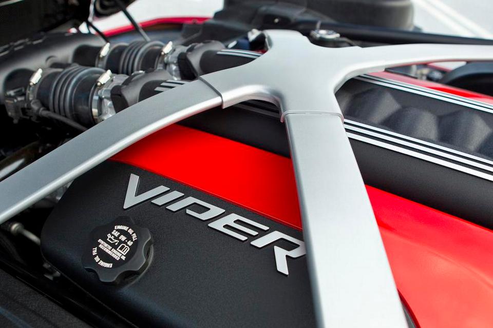 URKRAFT. Motoren er i princippet den samme i alle udgaver af Viper: 8,4 liter og 645 hestekræfter er udgangspunktet. 