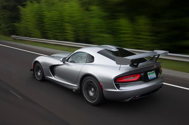 STANDARD. Der findes ikke billeder af den 5. specialmodel, Viper Dodge Dealer Edition. Her er en standardmodel med en særlig ’Time Attack’-pakke. 