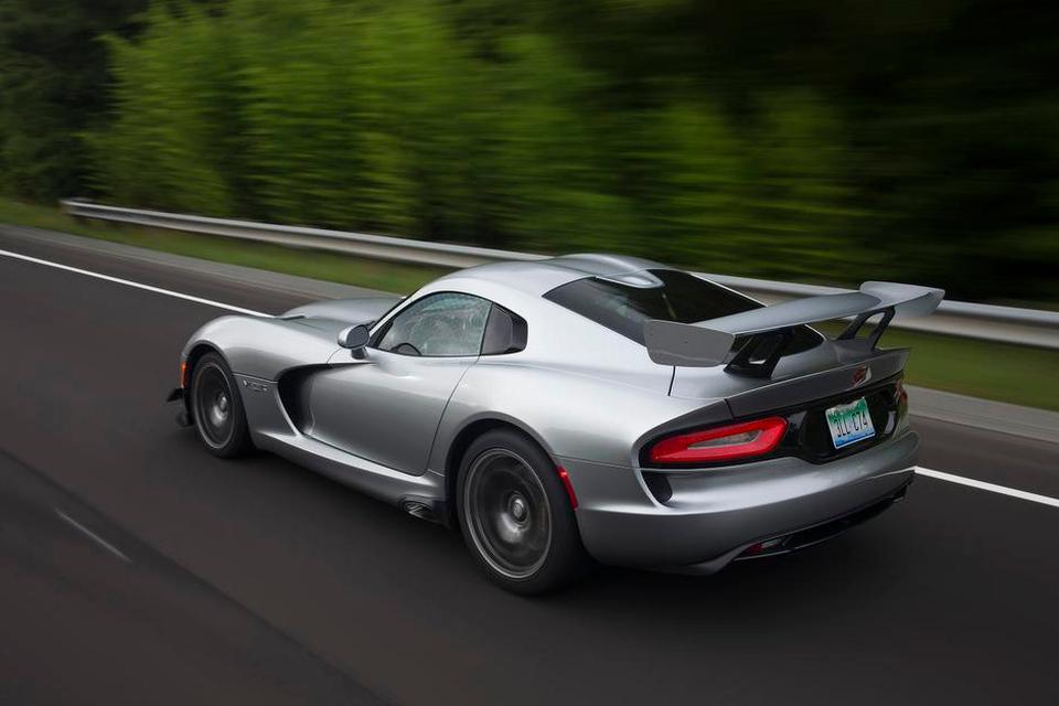 STANDARD. Der findes ikke billeder af den 5. specialmodel, Viper Dodge Dealer Edition. Her er en standardmodel med en særlig ’Time Attack’-pakke. 