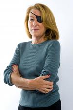Ansvar. Marie Colvin vidste, at hun havde et farligt job som krigskorrespondent. Men inden sin død talte hun om, hvor vigtigt det er, at medier bliver ved med at fortælle om, hvordan civile bliver udsat for overgreb i krige og konflikter rundt om i verden. 